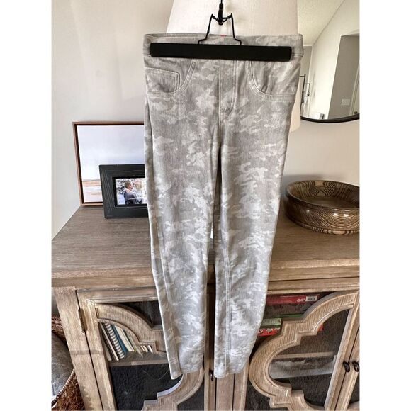 B14 SPANX Stretch Twill Ankle Cargo Pant XSmall - Picture 2 of 7